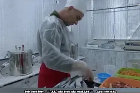 伙食并非只有干粮！俄军前线士兵借助无人机“点菜”，后勤部队随时待命 #东南军情 #俄罗斯视频封面