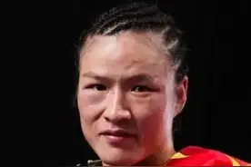 井底之蛙的韩国女拳王，妄想抢走张伟丽腰带，被5秒18拳 暴打毁容，看呆韩国观众！#张伟丽 #拳击视频封面
