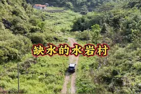 广东清远阳山县水岩村，曾经几百人的村，只剩下祠堂和几间老房子 在这遇到村里搞养殖的大叔，他说以前这里用水基本靠天#乡愁记忆 #大山里的生活 #抖音带你看世界视频封面