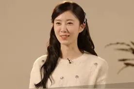演员#曹斐然  表示，看完#六姊妹  的原著小说，觉得小玲这辈子没白活！在她心中，小玲有哪些成长？视频封面