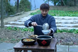 农村生活，宛如一首宁静的田园诗，而美食则是其中灵动的音符。#农村美食 #我的农村生活 #新农人计划2025视频封面