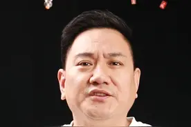 25年不上班，还要补发工资90万？#教师请病假25年后发现编制消失 #热点新闻事件 #社会热点事件 #老百姓关心的话题视频封面
