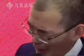 3月16日，广东深圳，#谢岳含泪送给儿子一个飞机模型  ：这是爸爸对你的亏欠 。视频封面
