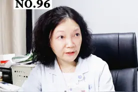 嘴唇脱皮还很痒，非常干燥，小心是#唇炎 ！涂润唇膏、喝水都没什么用！#诊室日常 #女性 #关爱女性健康 视频封面