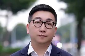 初三学生每天在校超14小时！家长怒斥“教育内卷”#学生在校时间 #睡眠不足视频封面