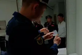 【王鹏同志参与进博会消防安保工作】（虹口）#上海消防最美瞬间 王鹏，中共党员，2021年10月参加工作，现任虹口区北外滩消防救援站副站长。
     自进博会重大安保工作部署以来，王鹏同志始终坚持贯彻“隐患不除、工作不止”的中心思想，秉持严之又严、细之又细的工作态度，坚决落实总队、支队相关指示要求，每日带领安保团队对世界会客厅重点区域、其他活动场地开展地毯式检查，随时做好灭火救援出动的准备工作，同时，他还结合周边水源道路、建筑结构特点、固定消防设施等要素，详细制定应急预案3份，组织人员实战演练2次，结合演练中出现的问题及时更新应急预案，确保进博会消防安保万无一失。视频封面