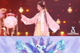 婆娑起舞，跨越古今，和在逃公主毛晓彤一起《桃之夭夭》，沉浸式感受国风！#抖音美好奇妙夜视频封面