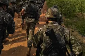 沉浸式体验兵哥的5公里越野，走起！#越野 （侯旭达、陈振宇、穆万琼）视频封面