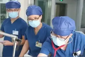 女子照着网上视频喝水“养生”，3小时内喝8杯水 水中毒被送进ICU，医生：短时间内大量饮水，增加肾脏功能负担，无法及时将多余水分排出体外（钱江晚报）
