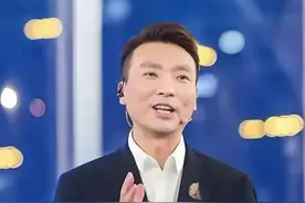 为何康辉53岁了还不生孩子？背后真相曝光，才知啥叫自古忠孝两难全 #康辉 #丁克 #刘雅洁 #明星夫妻视频封面