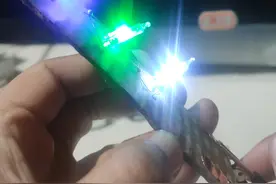 水银倾斜开关的有趣应用 #电子产品 #电子爱好者 #led灯珠 #动手制作 #水银开关视频封面