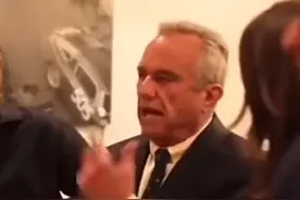美国针对中国研发生化武器。教授揭露：非典和新冠是由美国制造并释放的，本质上是偷取中国序列作为自己专利进行反人类生物战争。视频封面