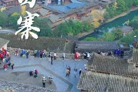 贵州西江千户苗寨，这里是中国乃至全世界最大的苗族聚居村寨，现实版的千与千寻世界。#旅行推荐官 #西江千户苗寨 #找个古镇来场与世隔绝视频封面