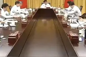 省委常委会会议暨省委理论学习中心组学习会强调 时刻对标对表视频封面