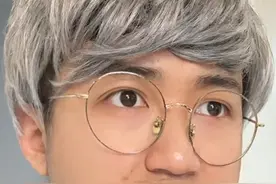 脑瓜子好痒.#搞笑 #专治不开心 #看一遍笑一遍 #虎式幽默视频封面