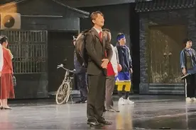 #中国国家话剧院 #话剧鼓楼那些事儿 《鼓楼那些事儿》首演成功！遗憾生病不能去现场，邀请大家去国话剧场看看这出轻松幽默的普法话剧，祝贺编剧刘深、导演林熙越！#大有学问 #日常vlog视频封面