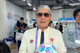 霍震霆在亚运村大采购，为孙子孙女抢到最后一个足球很开心！（供稿：杭州综合频道）#闪耀吧亚运#杭州亚运会#亚运最前线视频封面