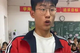 男生校外帮忙救火，#学校 知情后给班级加分，#老师 ：必须表扬！#校园视频封面