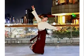 《欢聚》完整版 #街拍 #锅庄舞 #精彩片段视频封面