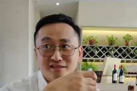 除了冰雪大世界 哈尔滨的宝藏攻略 这个胜景有缘分才能看到#哈尔滨攻略 #松花江开江 #东北人视频封面