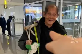 这就是父爱！年迈父亲肩挑沉甸甸土特产，从常州到杭州只为看女儿！（来源：阿SIR）视频封面