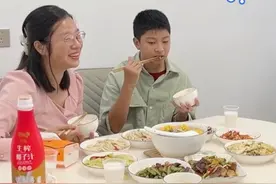 新家开火做饭，小朱回归主厨，八菜一汤有鱼有肉 #日常vlog #夫妻