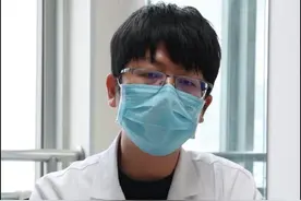 我们将手指轻轻放在宝宝#囟门上，就会感受到它在有力地跳动，这是为什么呢？原来通过宝宝囟门可以查看很多#健康状况， 新手爸妈一定要牢记哦！#健康守护计划#希望能帮到有需要的人  @DOU+小助手视频封面