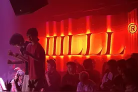 童锦程的酒吧怎么样，试营业2天被顺光烟灰缸？#酒吧测评 #童锦程酒吧 #iiilll酒吧视频封面