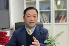 海边沙滩沙子下面挖出雪，为什么雪在沙子下面？ #科普 #地理 #知识 #烟台视频封面