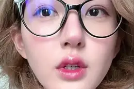 赵露思直播哭了！透露爸爸前年确诊癌症，病情非常危险