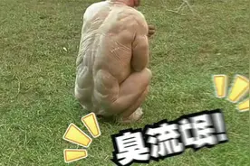 国外一只无毛大猩猩火了，女游客不敢多看一眼！
