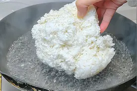 把剩米饭放进开水里，这做法头一次见，饭店一份卖128，太香了