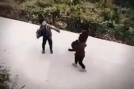小孩哥：我只会这招回旋踢，但练过一万遍