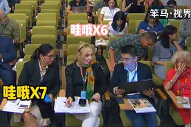 中国记者展示华为折叠电脑，震惊外国女记者！