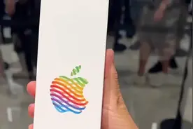 苹果店福利：iPhone17发售当晚进店即送限量版水杯视频封面