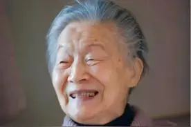 杨绛：岁月静好是片刻，一地鸡毛是日常。世界凉薄，依然繁花似锦图片