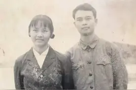 她是生产大队饲养员的女儿，貌美如花、丰腴动人，年纪比他大5岁图片