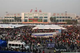 08年的一场地狱级春运，硬生生把中国逼成了基建狂魔...图片
