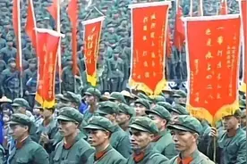 有一次，对越自卫反击战“出征”前，战士们含泪写下了...图片