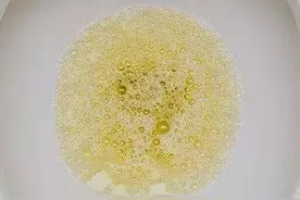 48岁丈母娘每次上厕所，尿液的骚气味特别重，医生：不是肾不好图片