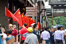 2022年中国最富有的1000人财富总额达12.5万亿元图片