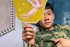 笑死！小孩哥送妈妈自制蚕丝扇，没想到引网友订购，爱好秒变工作图片