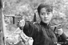 女土匪求见杜月笙，说自己要一批枪，要打鬼子，杜月笙：我给你枪图片