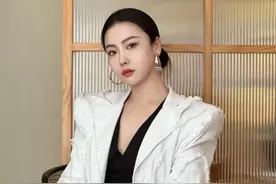 故事：出差时，美女老板酒醉后拉着我不肯放手，和她发生姐弟情缘图片