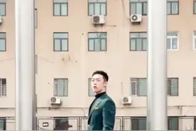 震惊！少爷18岁成人礼曝光！网友：这也配？图片