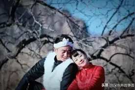 1973年大年30，上海知青张文才在老乡陈祖辉家喝...图片