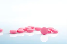 脑梗害怕的2种维生素，及时补充不吃亏 脑梗死，又称为缺...图片