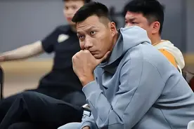🏀球场霸主易建联，国之荣耀闪耀时！💪 🌟传奇阿联图片