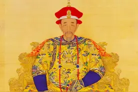 一天，康熙喝完鹿血，准备翻嫔妃的牌子，李德全扑腾跪下哭着说图片