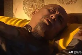 康熙临终拉着雍正的手说：朕把皇位传给你，但你要答应朕3个条件图片